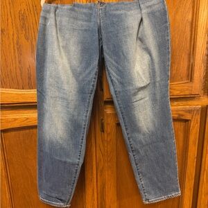 Old Navy Women's Straight Leg Jeans in Blue